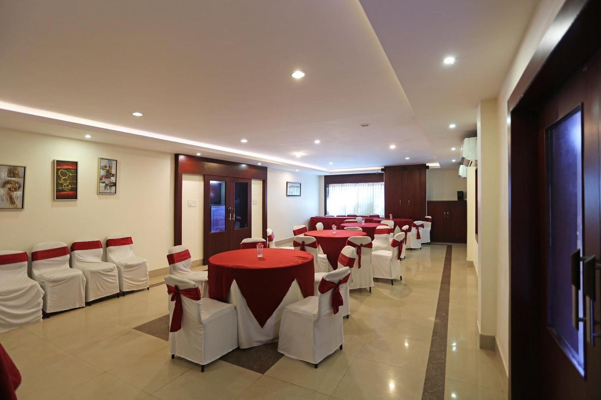 Oyo Stellar Resort Bhubaneswar Exterior foto